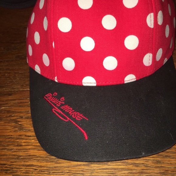 Minnie Mouse Hat - Picture 2 of 6